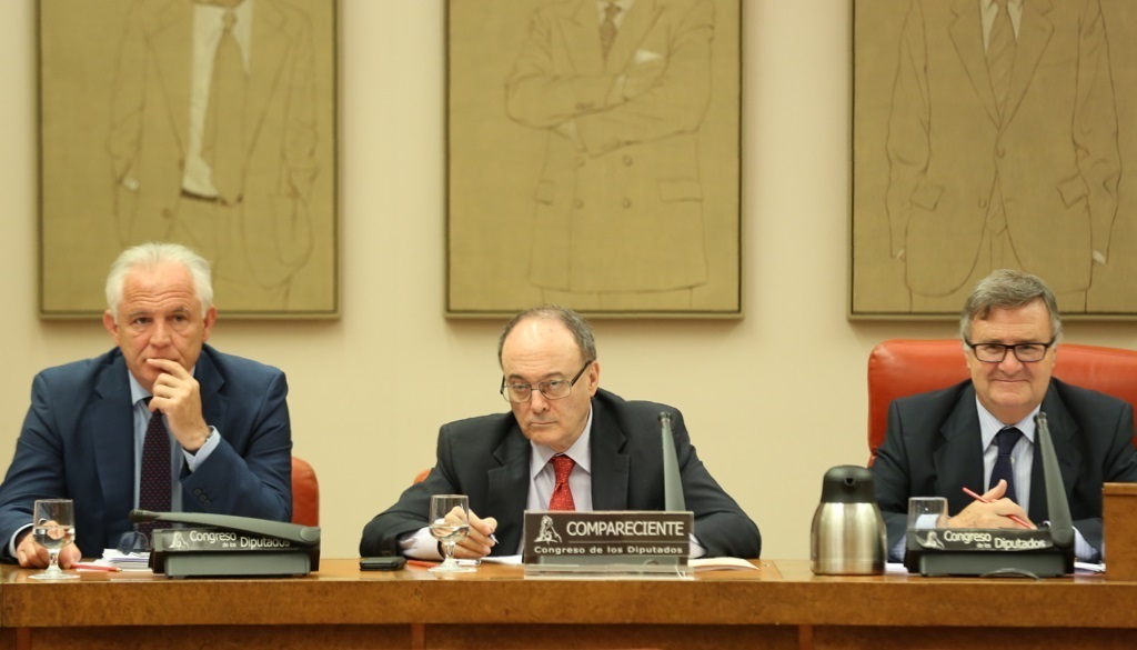 El gobernador del Banco de España, Luis María Linde, en el Congreso de los Diputados.