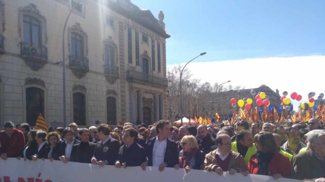 Cabecera de la manifestación en Barcelona de Societat Civil Catalana (SCC):