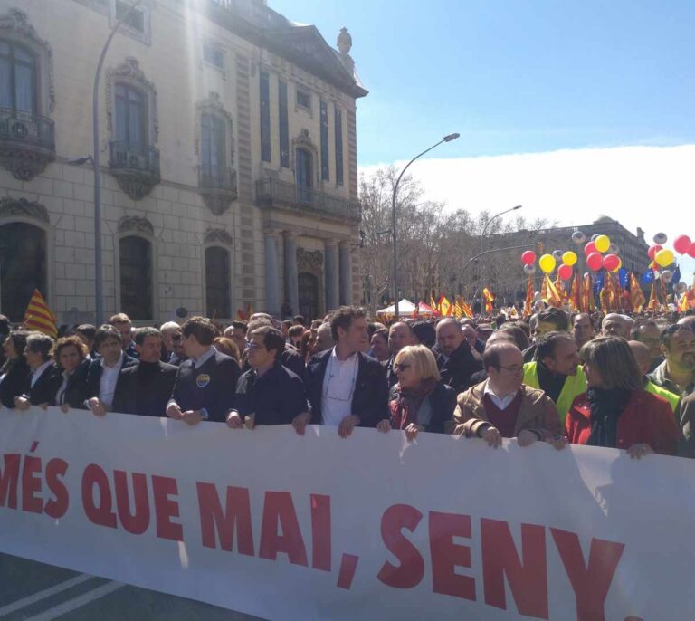 Crisis en SCC entre sectores próximos al PP y el PSC en plena aproximación entre Gobierno y Generalitat