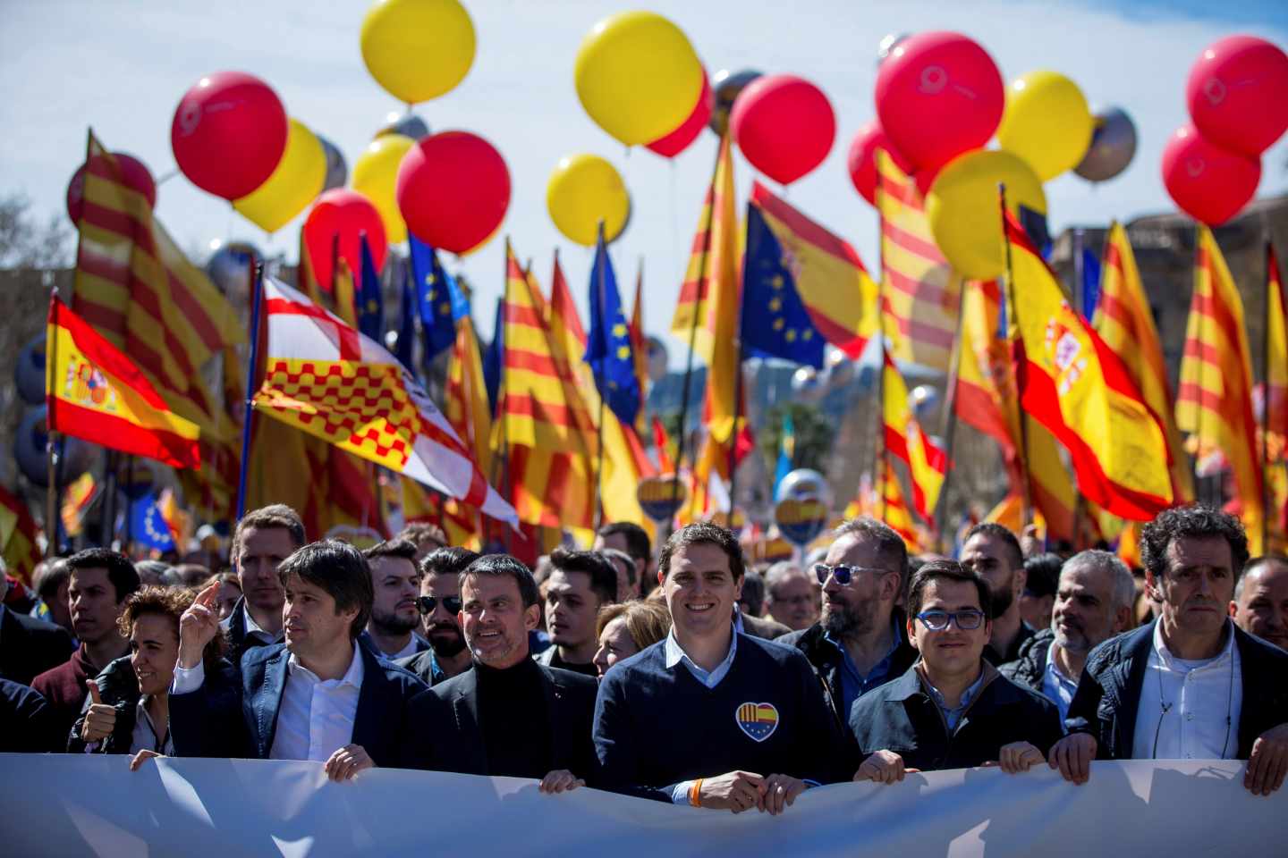 Valls y Rivera, en la manifestación de Societat Civil en Barcelona.