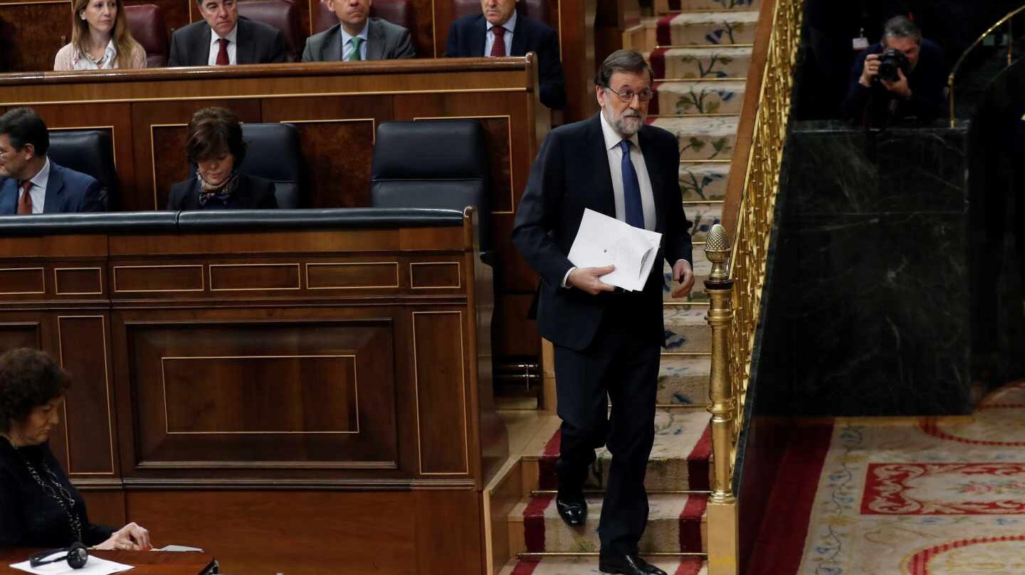 El presidente del Gobierno, Mariano Rajoy, momentos antes de su comparecencia hoy en el pleno del Congreso para explicar las propuestas del Ejecutivo en materia de pensiones y para la sostenibilidad del Sistema de la Seguridad Social.