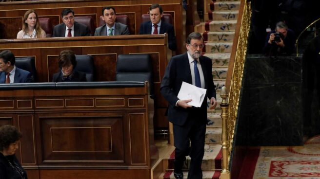 El presidente del Gobierno, Mariano Rajoy, momentos antes de su comparecencia hoy en el pleno del Congreso para explicar las propuestas del Ejecutivo en materia de pensiones y para la sostenibilidad del Sistema de la Seguridad Social.