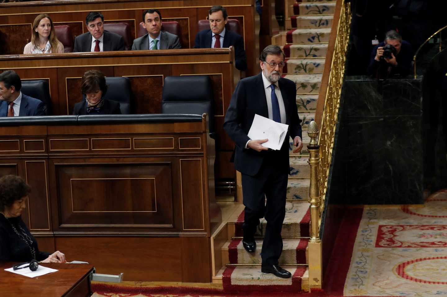 El presidente del Gobierno, Mariano Rajoy, momentos antes de su comparecencia hoy en el pleno del Congreso para explicar las propuestas del Ejecutivo en materia de pensiones y para la sostenibilidad del Sistema de la Seguridad Social.