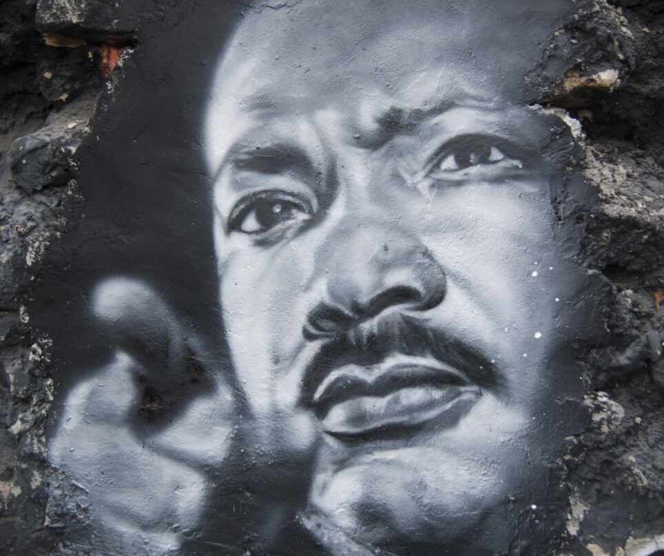 Pintura del rostro de Martin Luther King.