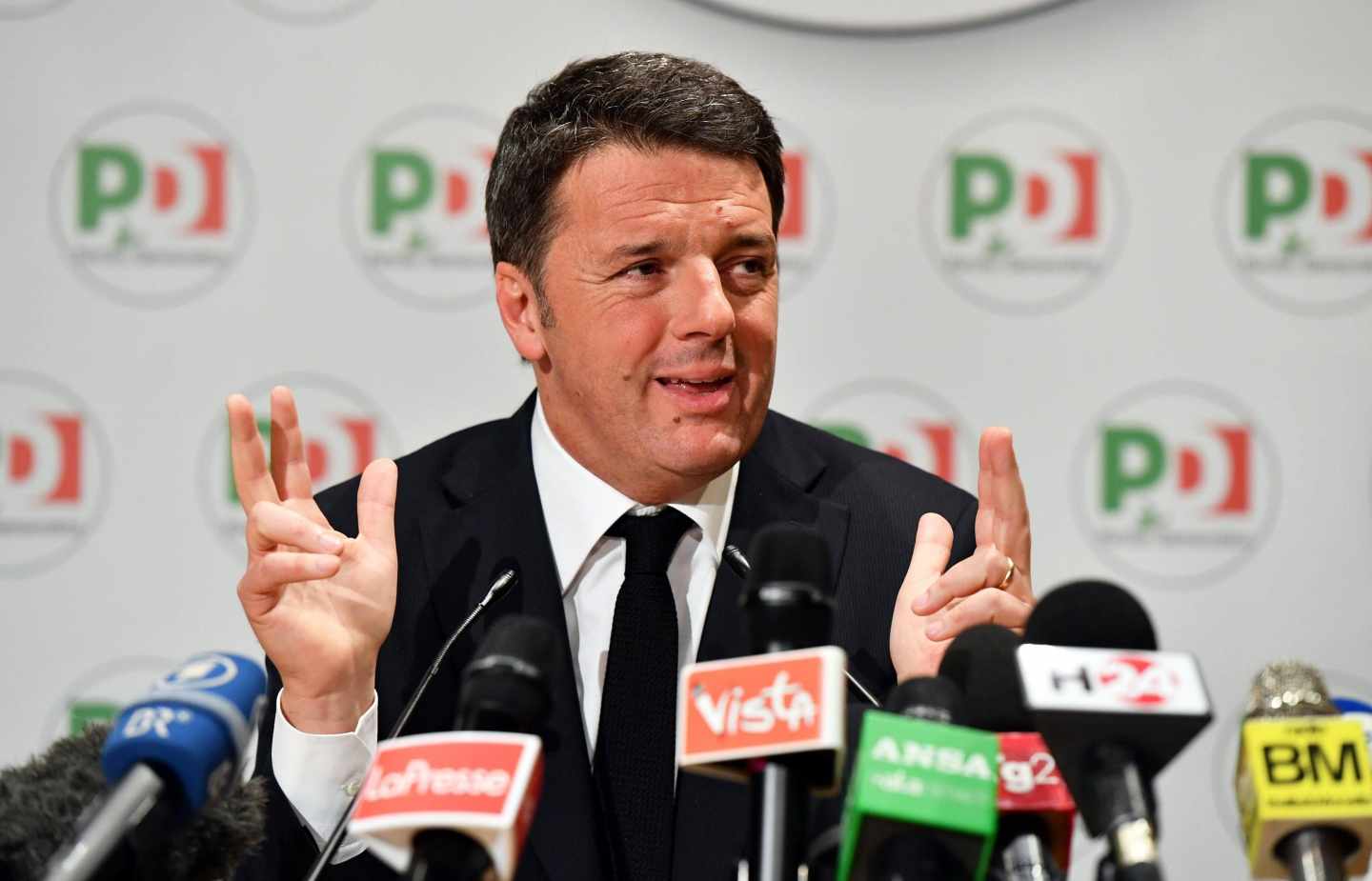 Matteo Renzi anuncia su dimisión en la sede de Roma del PD.