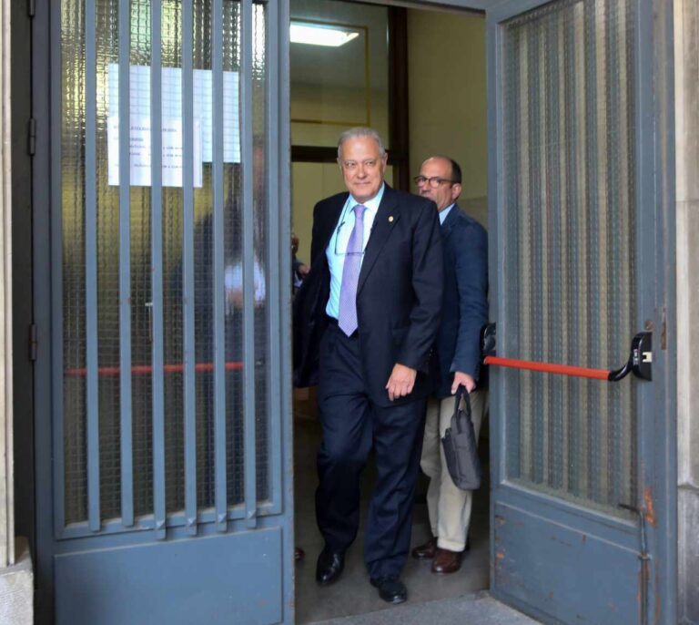 Un juez investiga a un ex consejero andaluz por 'contratos de un día' para justificar cursos