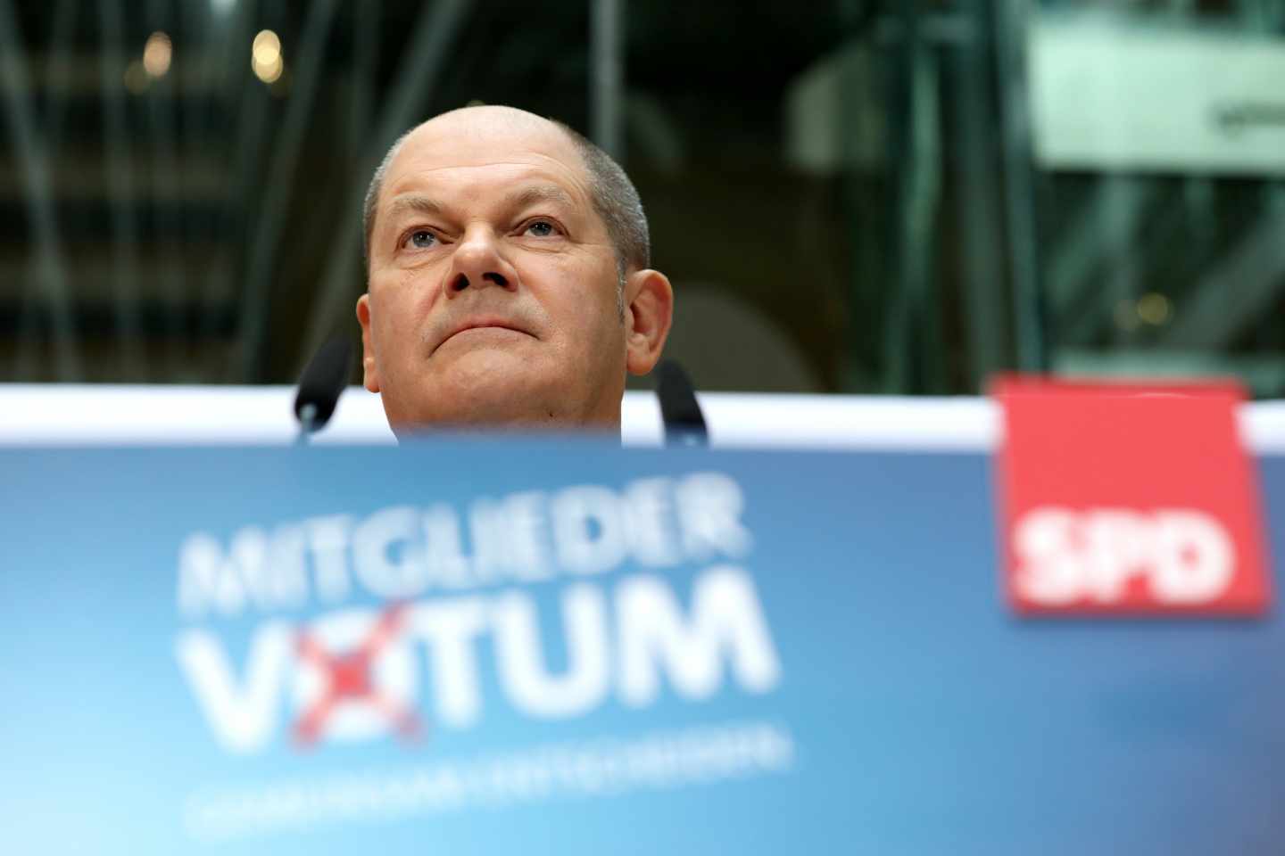 Olaf Scholz anuncia los resultados de la consulta a la militancia del SPD sobre la gran coalición en Alemania.