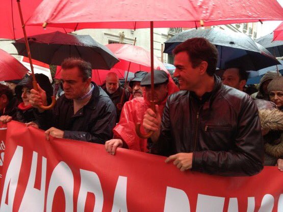 El secretario general del PSOE, en la manifestación en Madrid por unas pensiones dignas.