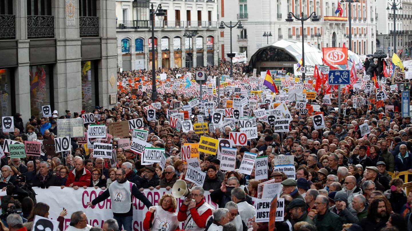 Manifestación de pensionistas y ley mordaza en Madrid.