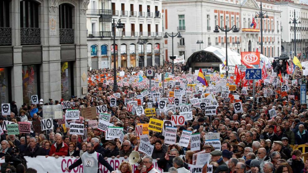 Manifestación de pensionistas y ley mordaza en Madrid.