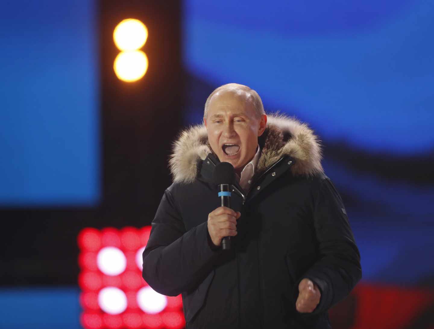 Vladimir Putin celebra en Moscú su victoria electoral.