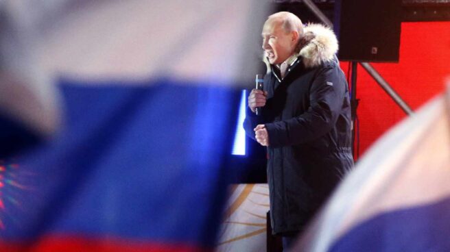 Putin festeja su victoria electoral en Moscú.