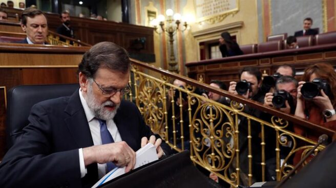 El presidente del Gobierno, Mariano Rajoy, momentos antes de su comparecencia hoy en el pleno del Congreso para explicar las propuestas del Ejecutivo en materia de pensiones y para la sostenibilidad del Sistema de la Seguridad Social.