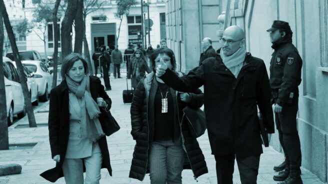 Romeva La expresidenta del Parlament Carme Forcadell (izda), y los ex consellers Raúl Romeva y Dolors Bassa, a su llegada al Tribunal Supremo