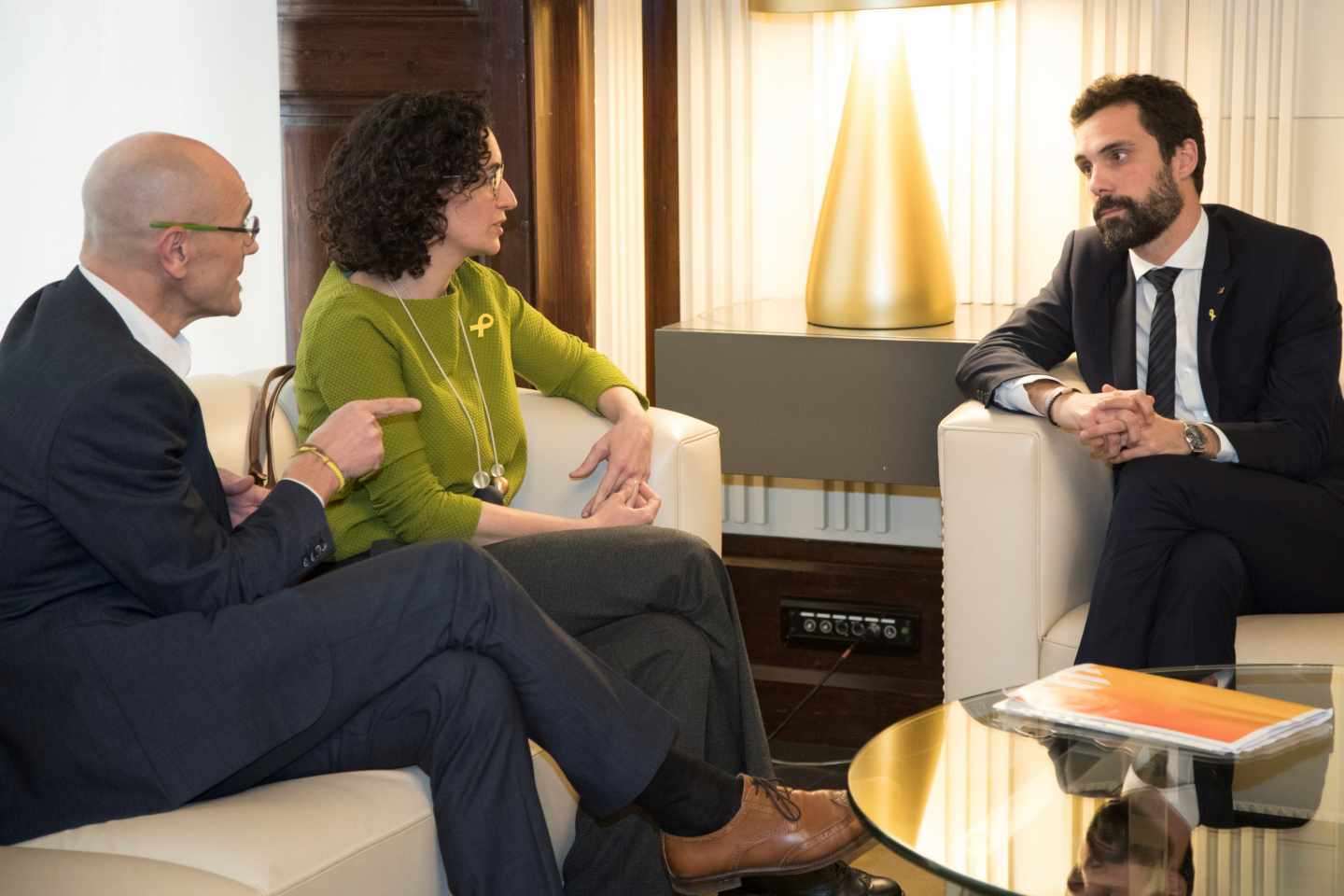 Romeva y Rovira charlan con Torrent en el Parlament.