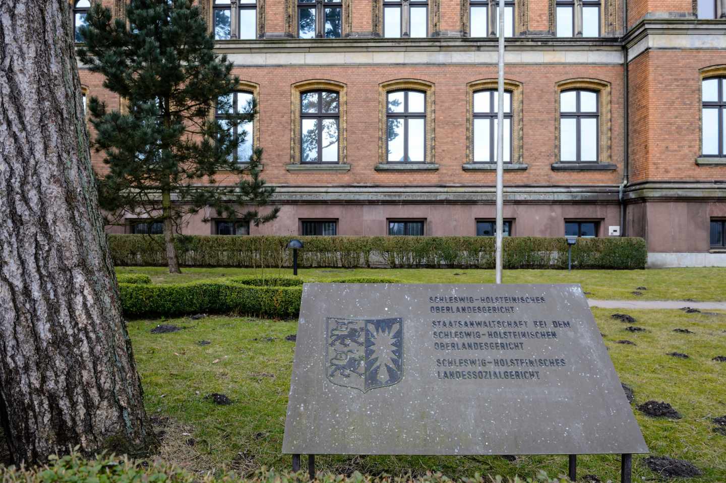 Vista del exterior del Tribunal Administrativo del estado federado de Schleswig-Holstein, donde ha comparecido Carles Puigdemont.