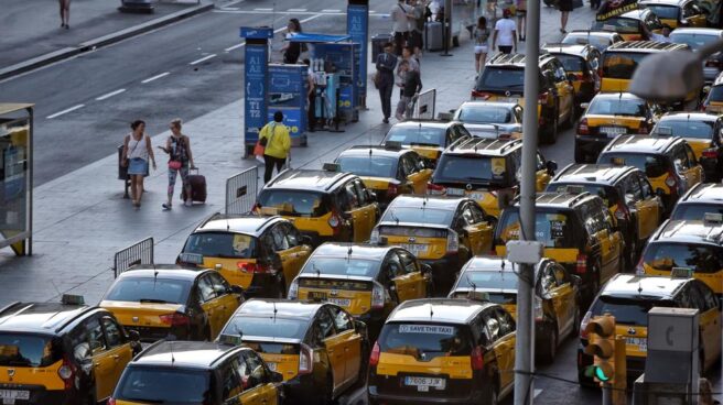 Los taxistas mantienen la huelga horas antes de la reunión con Fomento