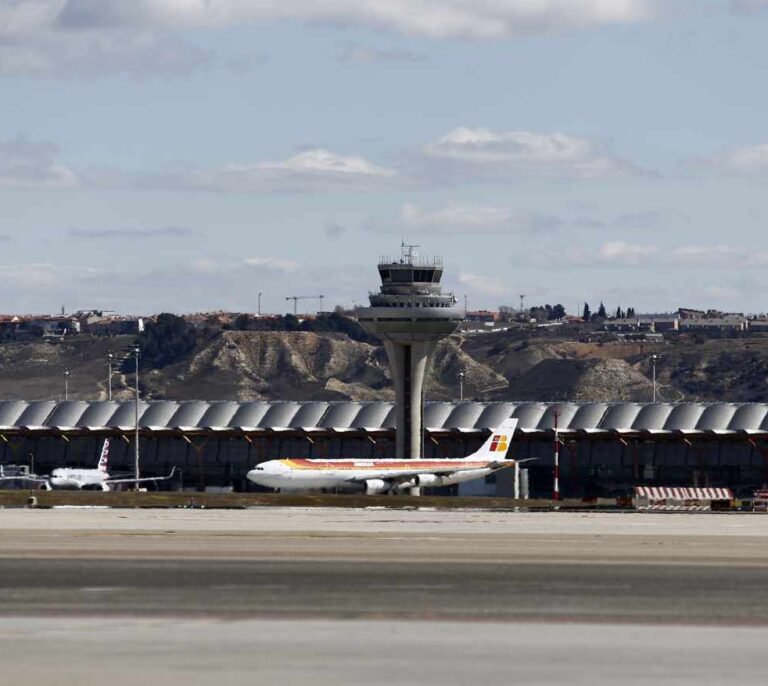 Fomento invertirá 1.600 millones en ampliar Barajas pero deja sin fecha la llegada del AVE