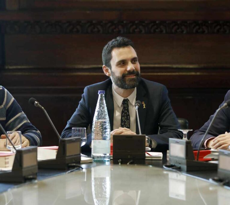 El Parlament admite a trámite la reforma que permitiría la investidura telemática