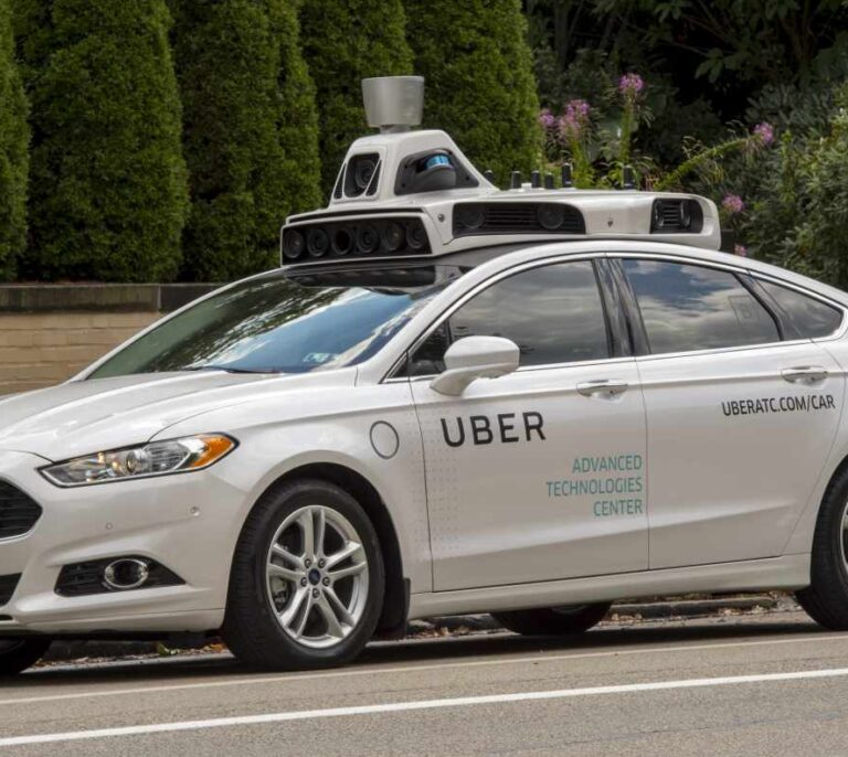 Primer atropello mortal a un peatón de un Uber sin conductor en EEUU