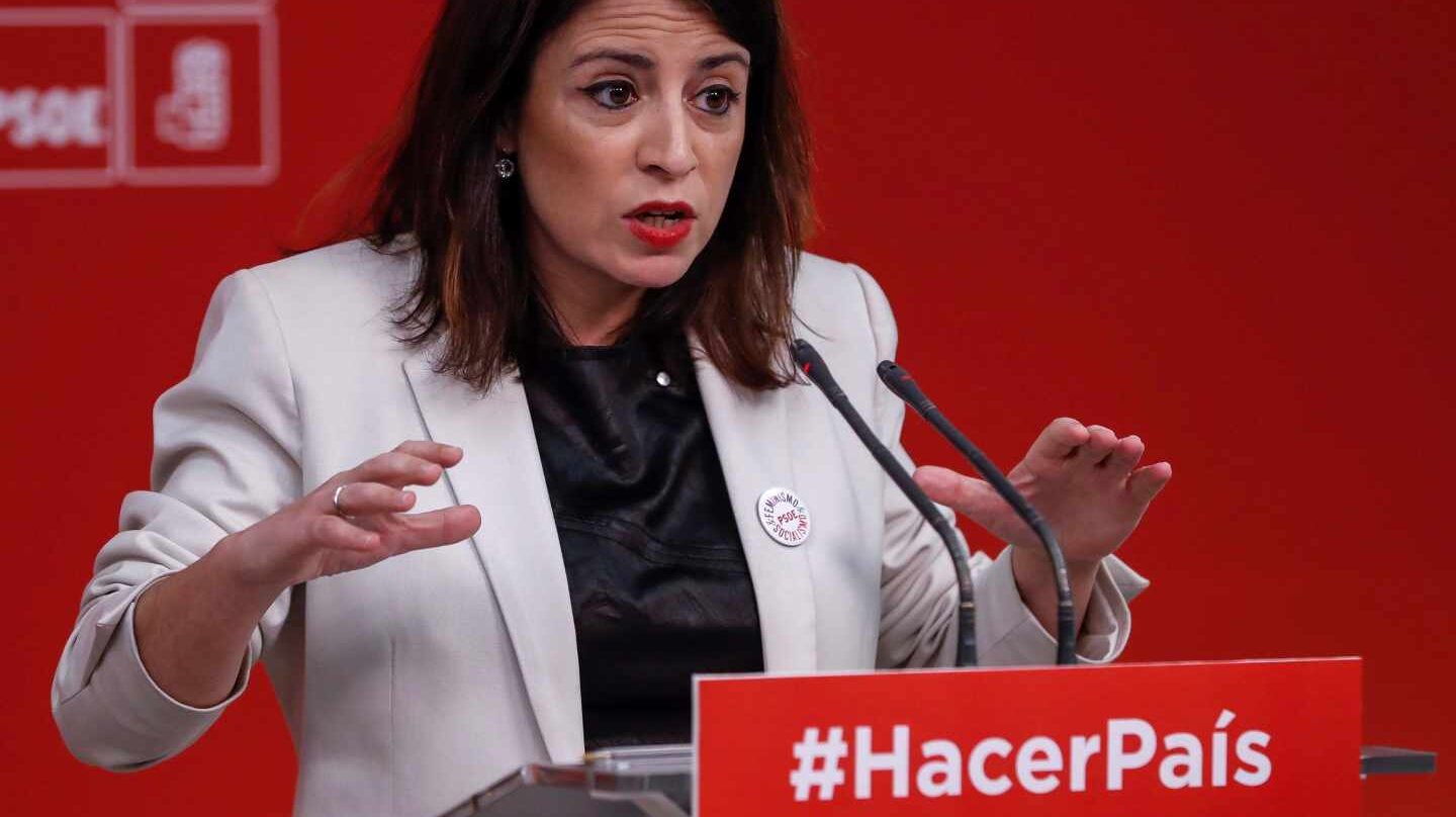 La número dos del PSOE, Adriana Lastra, durante una rueda de prensa.