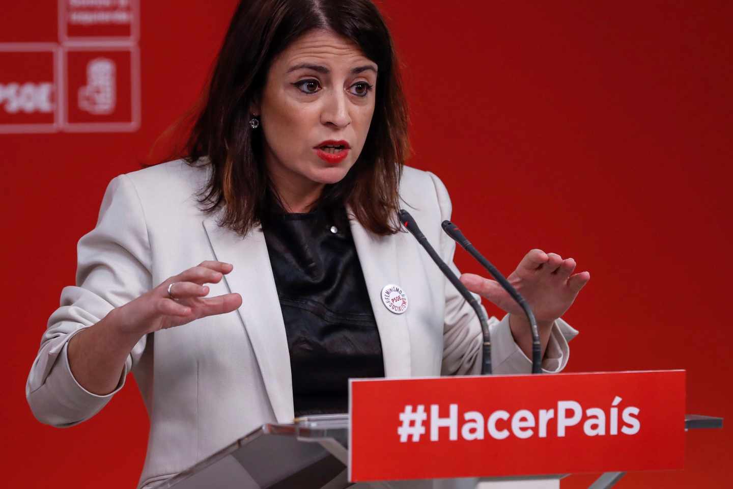 La número dos del PSOE, Adriana Lastra, durante una rueda de prensa.