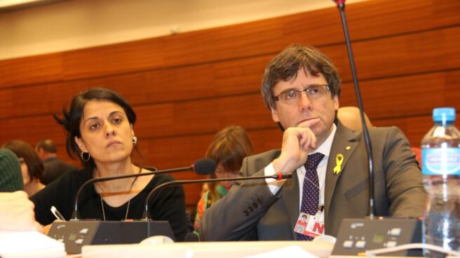 Anna Gabriel y Carles Puigdemont en Ginebra.