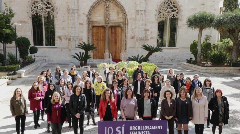 Acto en Baleares de apoyo a la huelga con la presidenta, Francina Armengol.