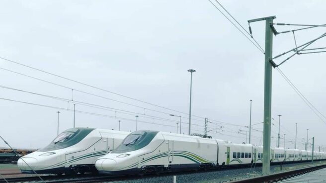 Imagen exclusiva de los trenes Talgo en el desierto de Arabia Saudí. Imagen exclusiva de los trenes Talgo en el desierto de Arabia Saudí.