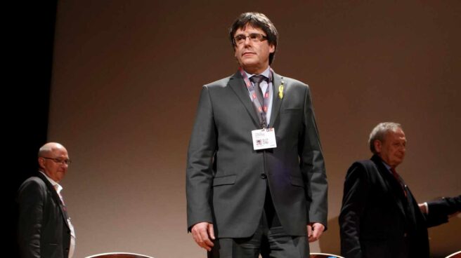El ex presidente catalán Carles Puigdemont asiste a un debate en Ginebra, Suiza.