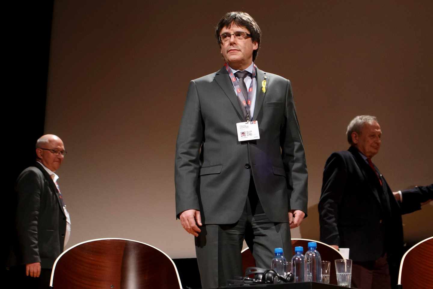 El ex presidente catalán Carles Puigdemont asiste a un debate en Ginebra, Suiza.