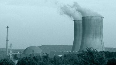 La luz no sube por cerrar el carbón y las nucleares