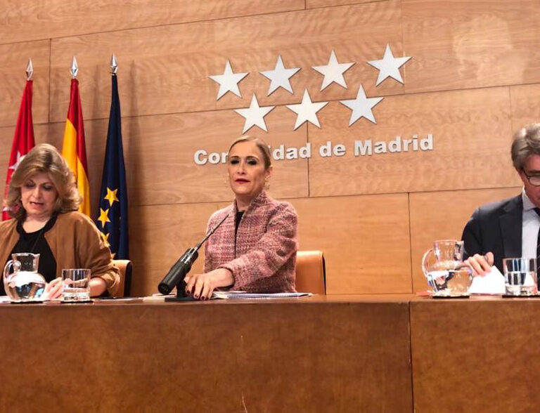 Cifuentes anuncia una oleada de rebajas en IRPF y Sucesiones antes de las elecciones