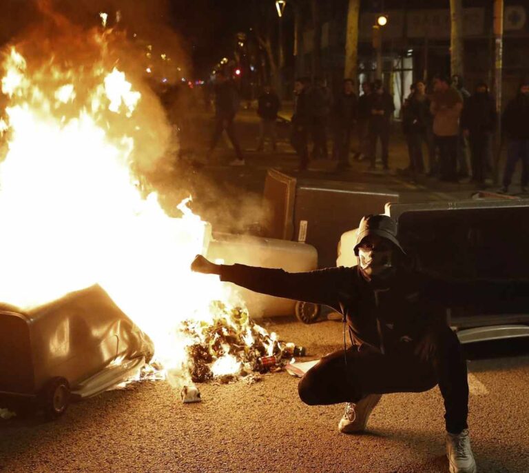Balance de las protestas en Cataluña: 87 heridos, cuatro detenidos y decenas de carreteras cortadas