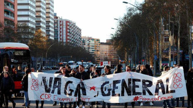 corte meridiana comites defensa republica Medio centenar de miembros del CDR (Comite de defensa de la República) cortaron esta mañana a primera hora a avenida de la Meridiana.