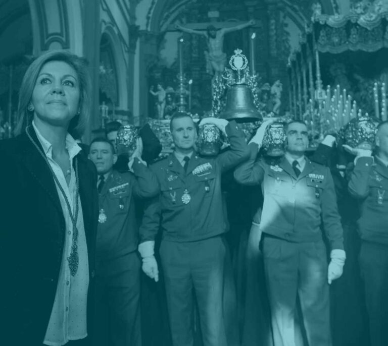 Muerte y Resurrección del procés, con la bandera de España a media asta