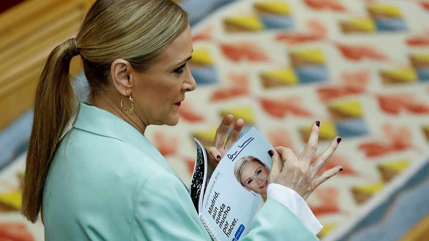 Cristina Cifuentes, este jueves en el pleno de la Asamblea.