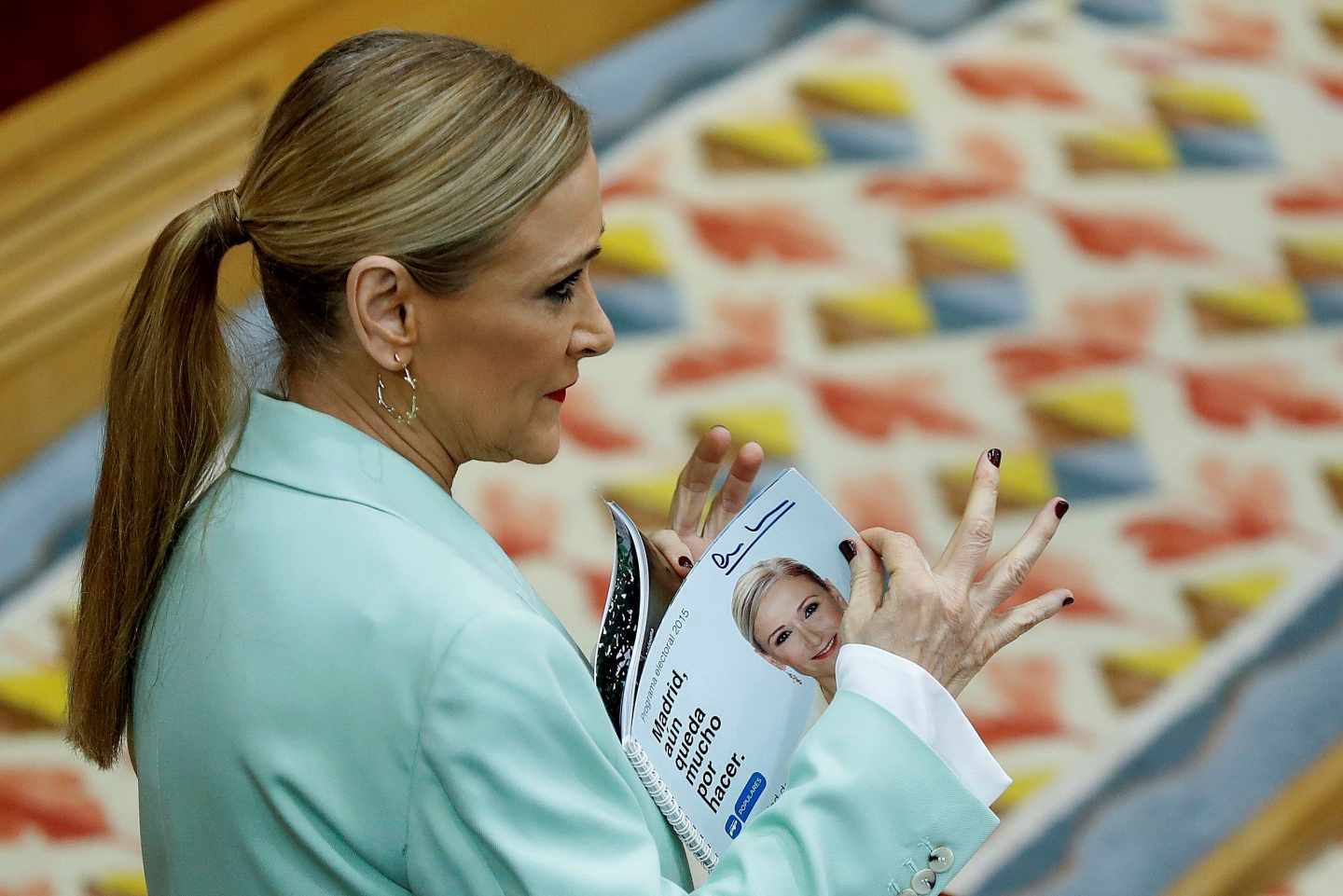 Cristina Cifuentes, este jueves en el pleno de la Asamblea.