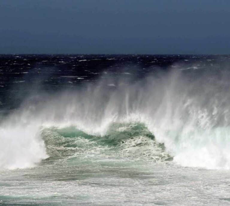 Estas son las provincias que el oleaje pondrá hoy en riesgo