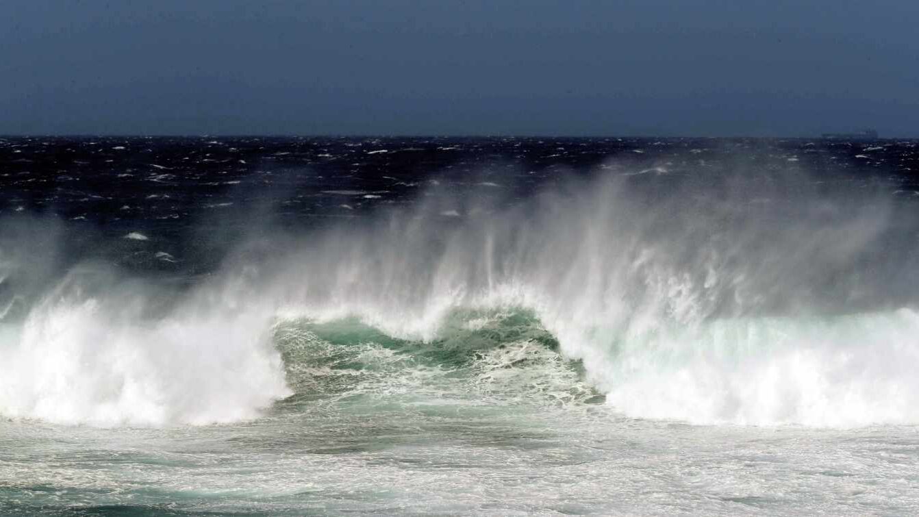 Estas son las provincias que el oleaje pondrá hoy en riesgo