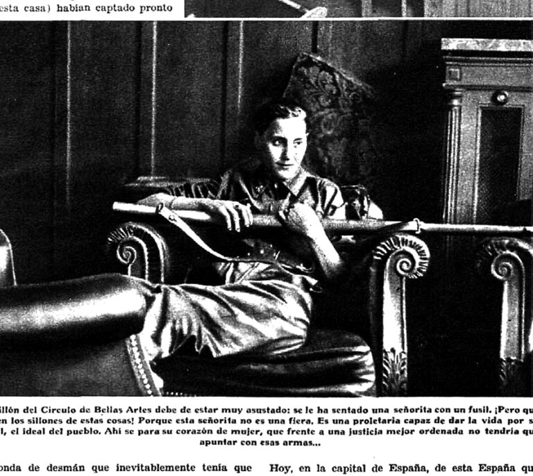 Señorita con fusil en el Círculo de Bellas Artes