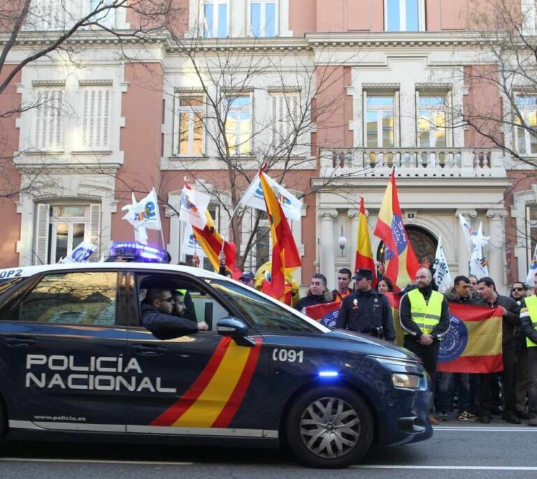 Los 247 millones de la equiparación salarial se repartirán entre 7.500 agentes más