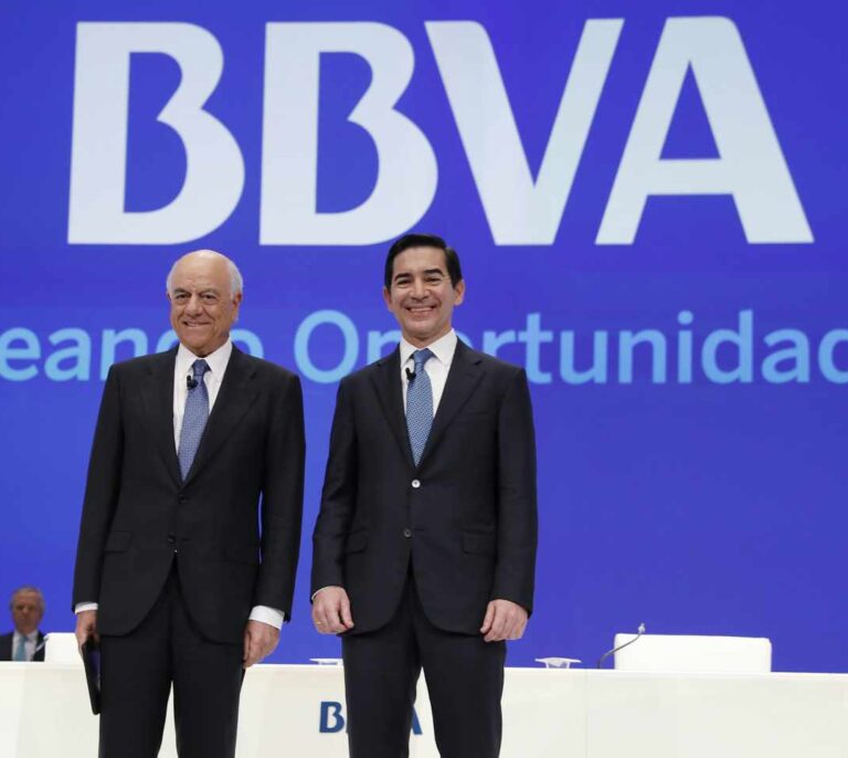 El consejo de BBVA elude tomar medidas inminentes por las escuchas de González