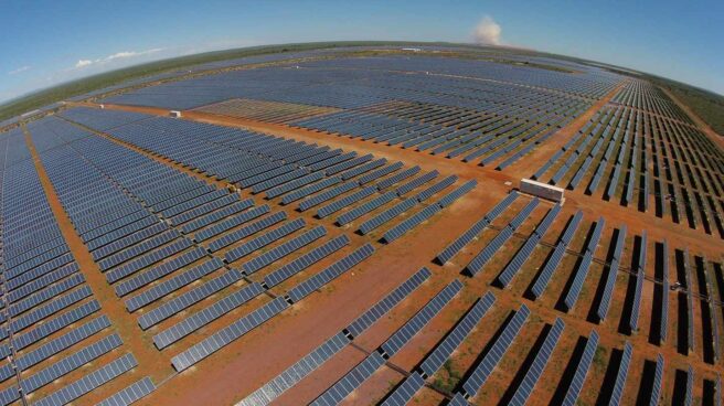 Así es el nuevo coloso de la energía solar: una planta con 40 veces más potencia que toda España