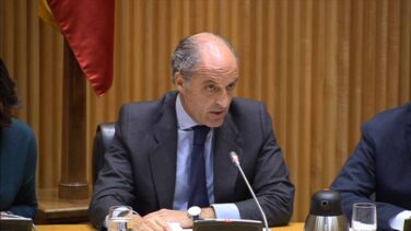 El PP defiende a Camps en el Congreso: "hoy aparece aquí un inocente"