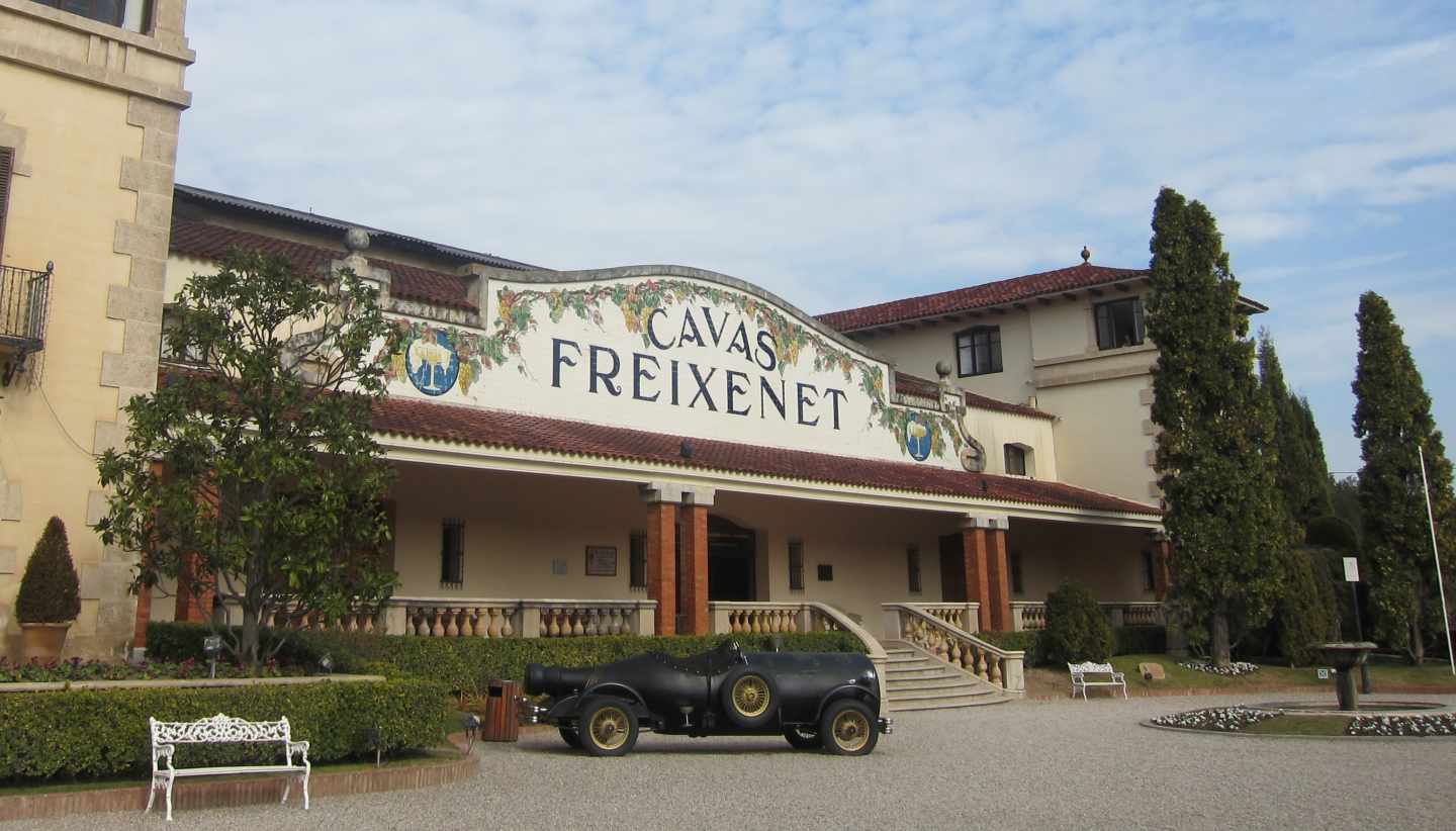 Fachada de Cavas Freixenet.