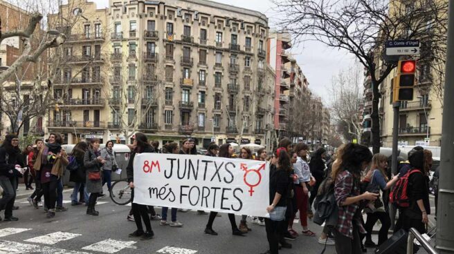 Manifestantes feministas en el centro de Barcelona.