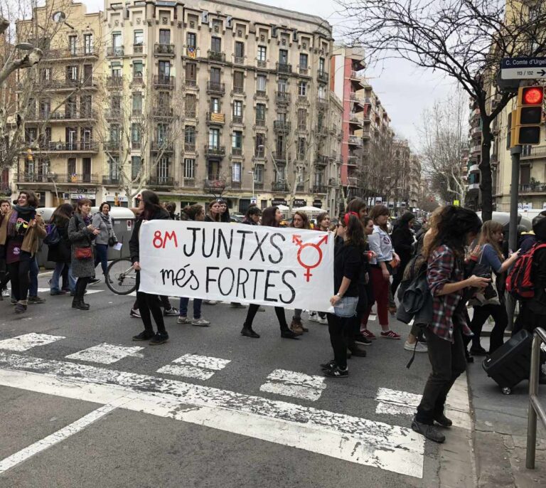 Miles de manifestantes en las grandes ciudades por el 8M