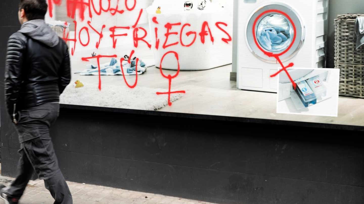 Una pintada llama a la movilización el 8-M.