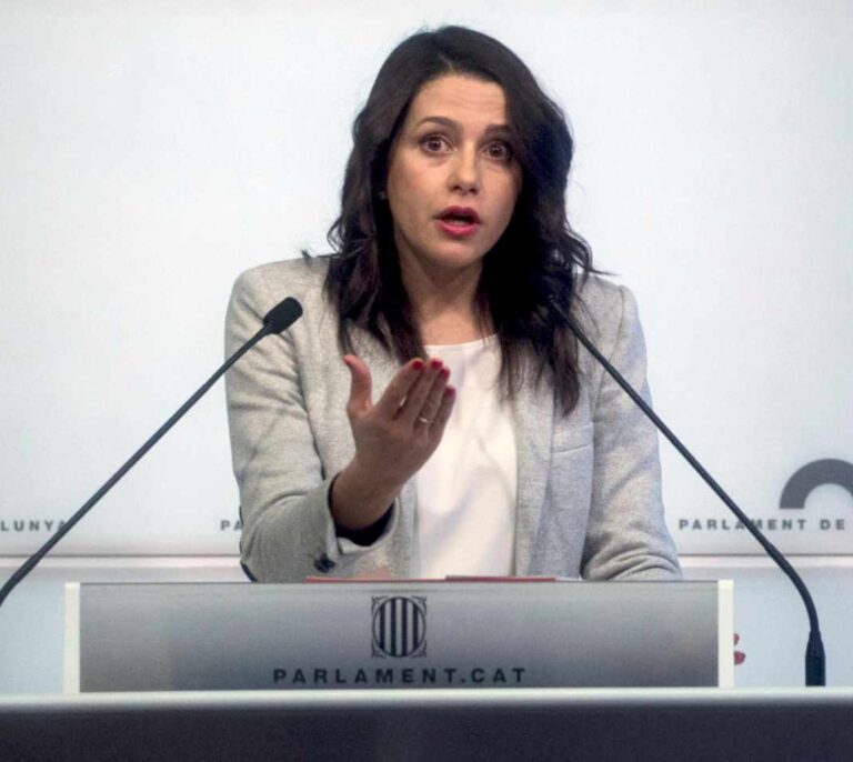 Arrimadas pide la dimisión de Torrent y recurre al Constitucional por su "arbitrariedad"